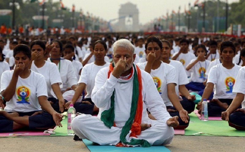 premier ministre inde fait yoga