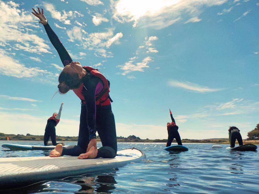 paddle yoga posture dromadaire
